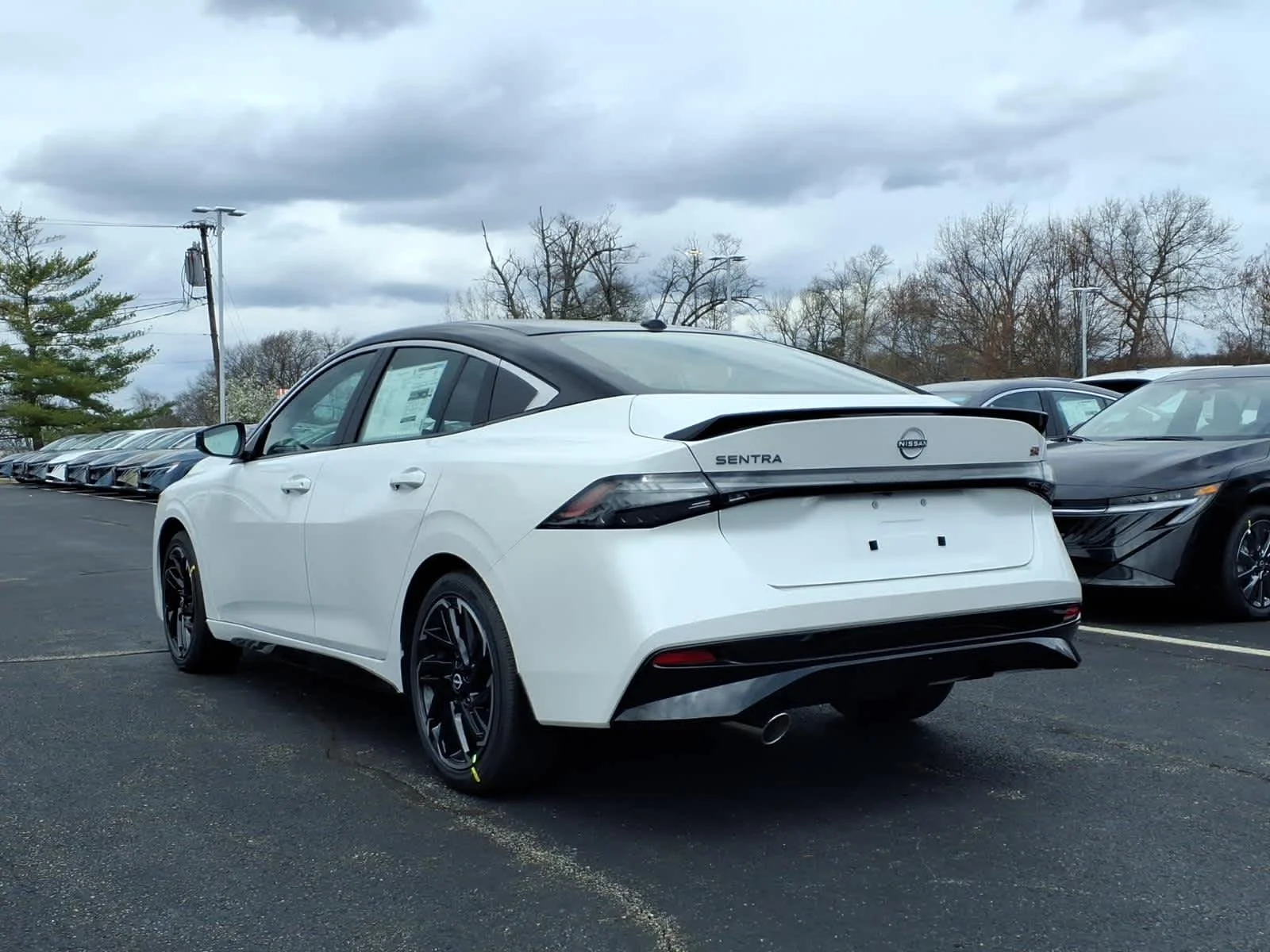 New 2026 Aspen White Tricoat/Super Black Nissan SR image 4