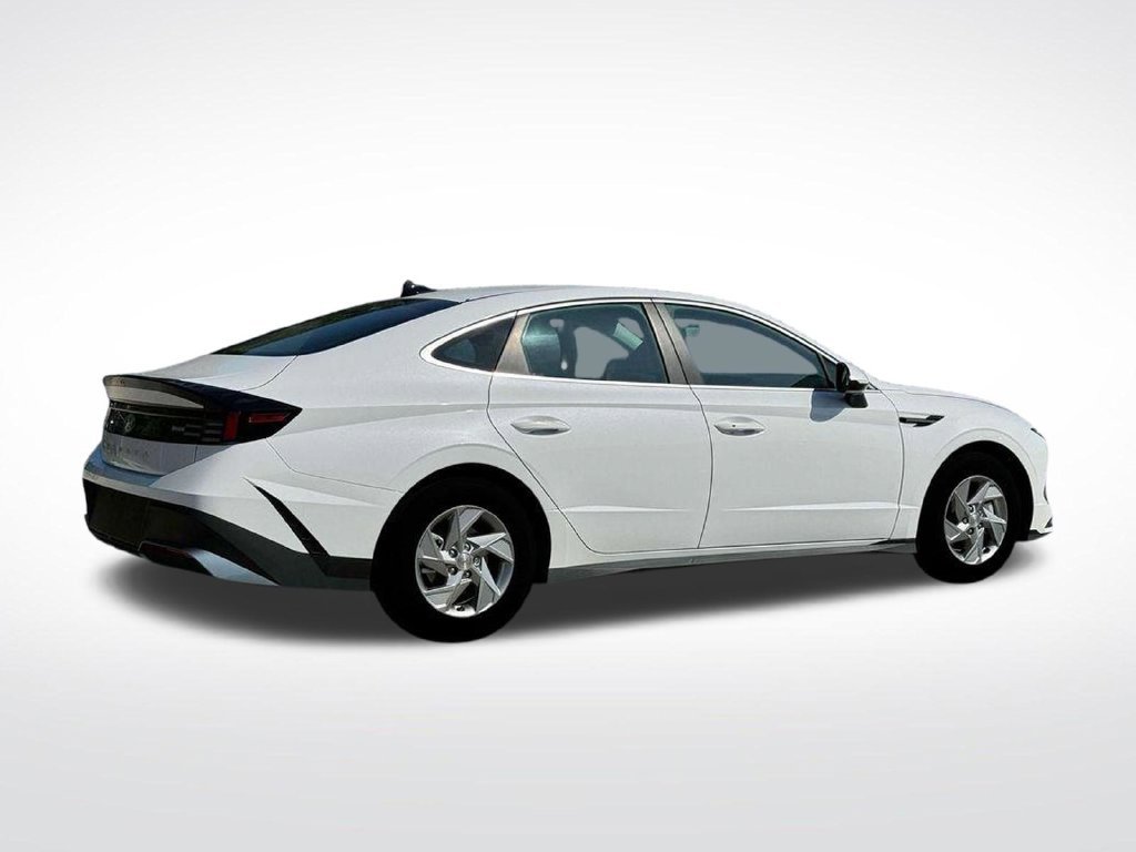 New 2025 White Hyundai SE image 27