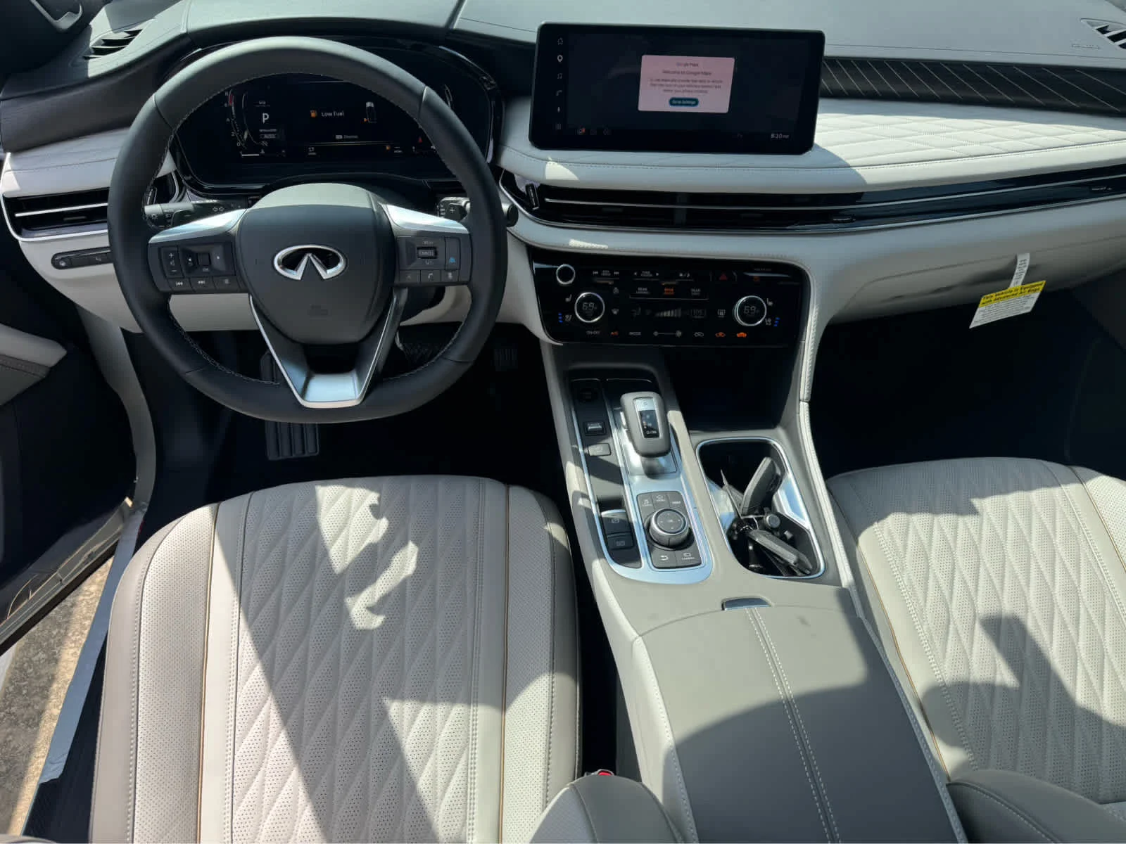 New 2027 2T RAD WHT INFINITI Autograph AWD image 19