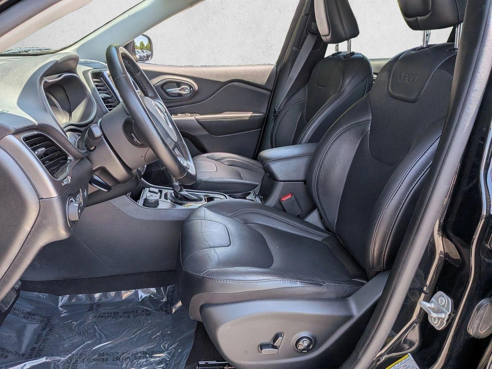 Used 2020 Diamond Black Crystal Pearlcoat Jeep Limited image 17