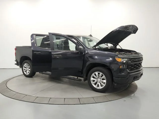 Used 2022 Gray Chevrolet Custom image 10