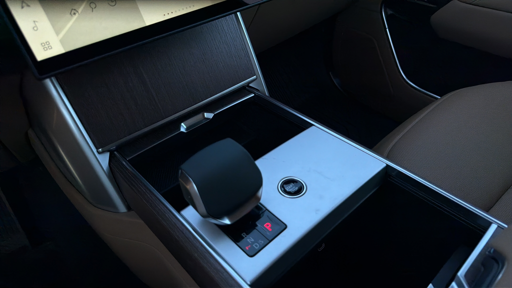 New 2026 Charente Grey Land Rover SE image 21