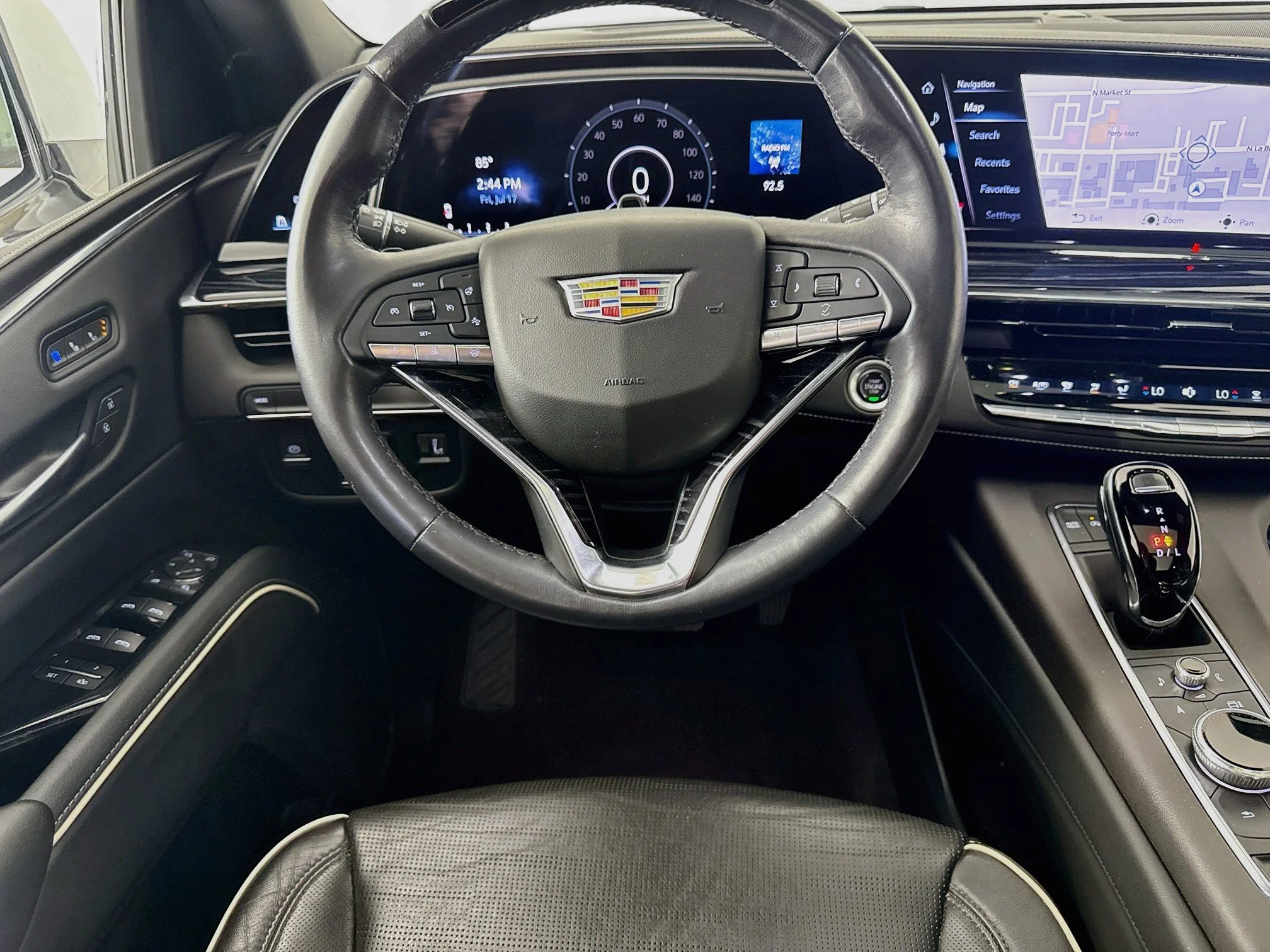 Used 2022 Crystal White Tricoat Cadillac Sport image 25