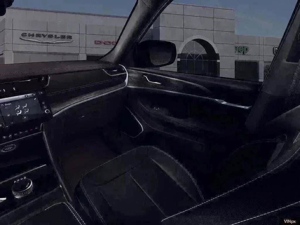 New 2026 Bright White Clear-Coat Exterior Paint Jeep Limited image 19