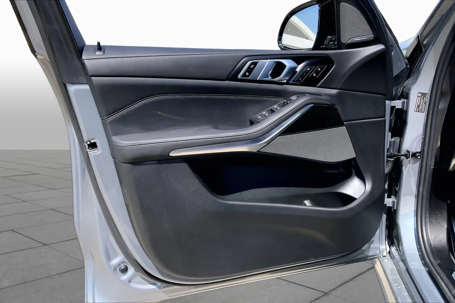 New 2026 Skyscraper Grey Metallic BMW M60i image 10