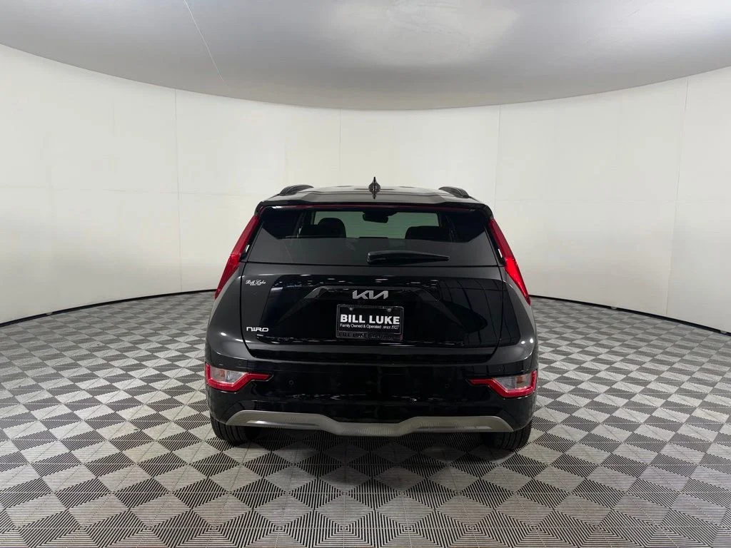 Used 2025 Black Kia Wind image 9