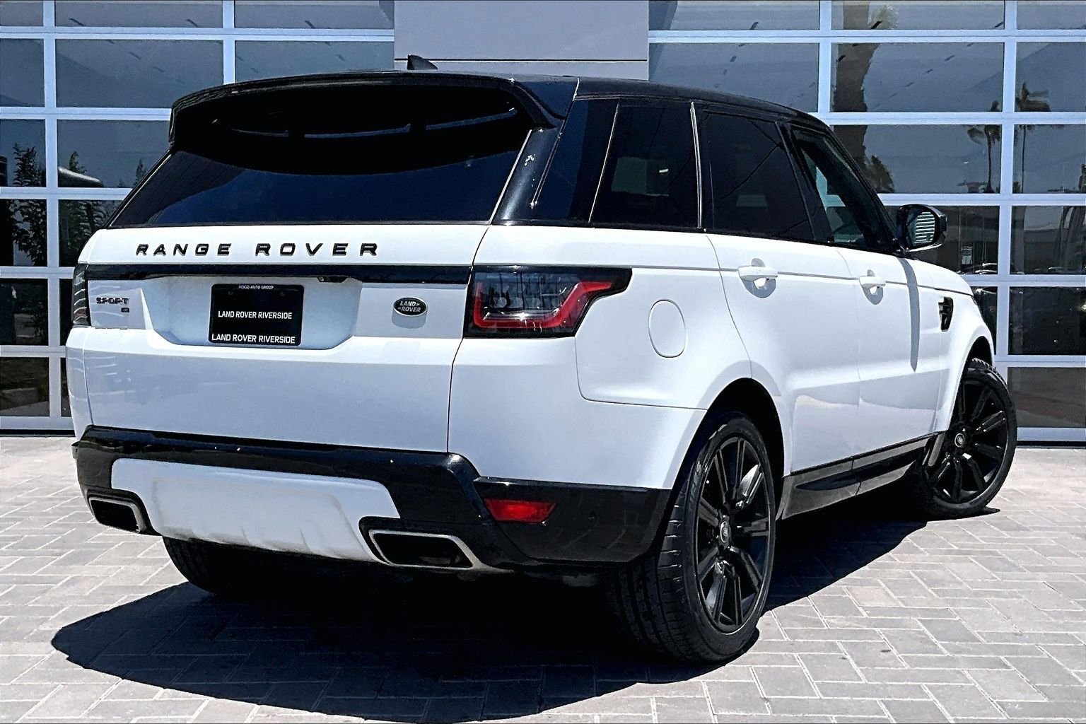 Used 2022 White Land Rover HSE Silver Edition image 13