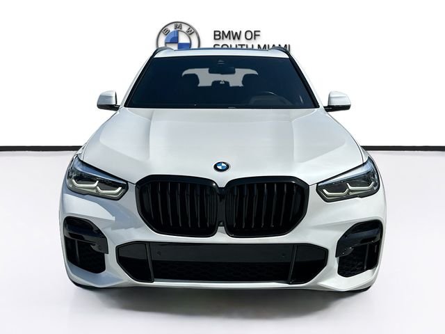 Used 2022 White BMW sDrive40i image 2