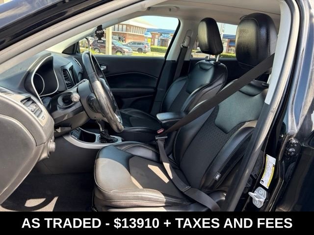 Used 2020 Silver Jeep Latitude image 14