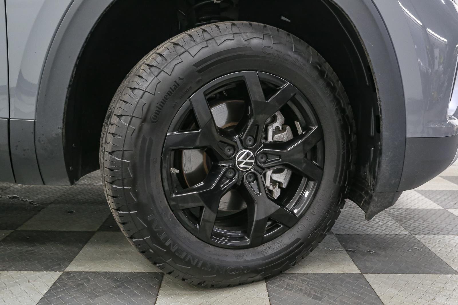 Used 2025 Pure Gray Volkswagen 2.0T Peak Edition image 19