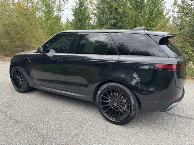 Used 2025 Santorini Black Metallic Land Rover SE image 7
