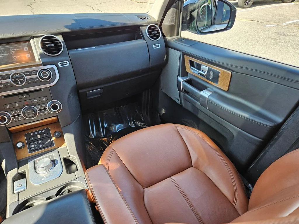 Used 2016 White Land Rover  image 15