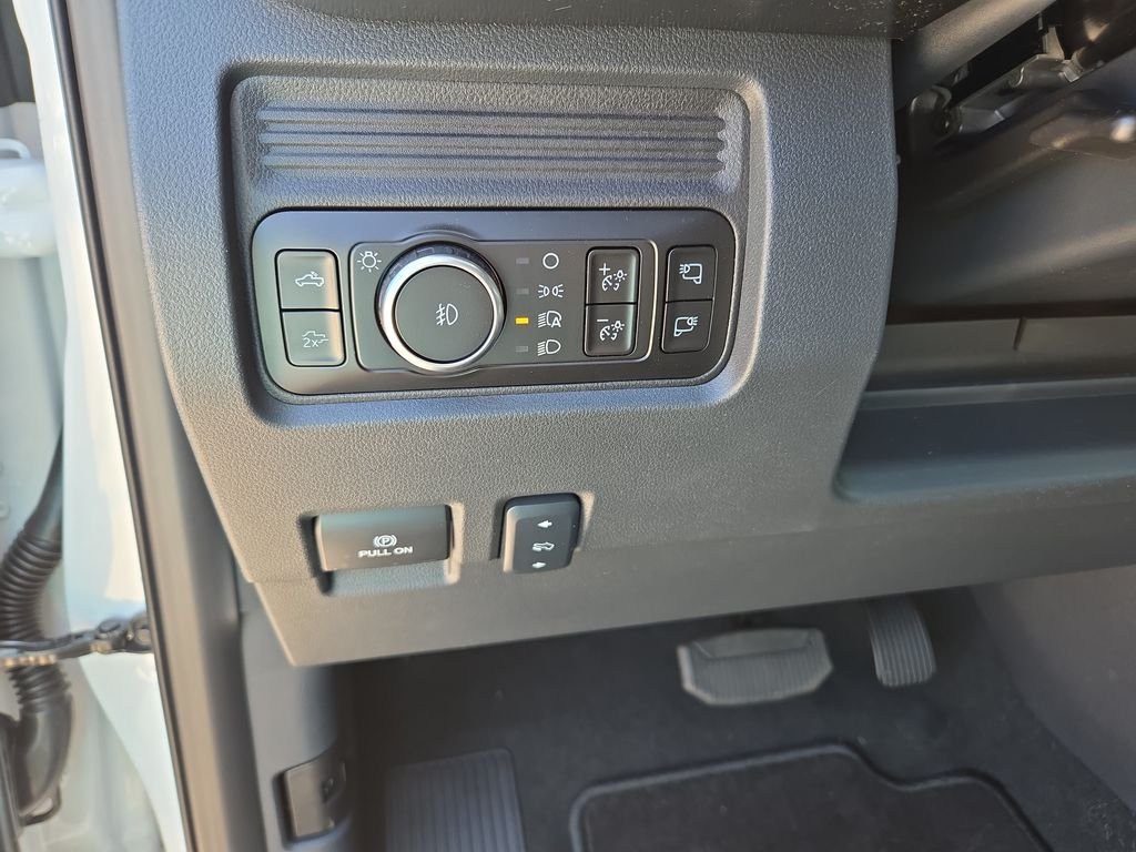 New 2026 Star White Metallic Tri-Coat Ford F-350® Lariat® image 16