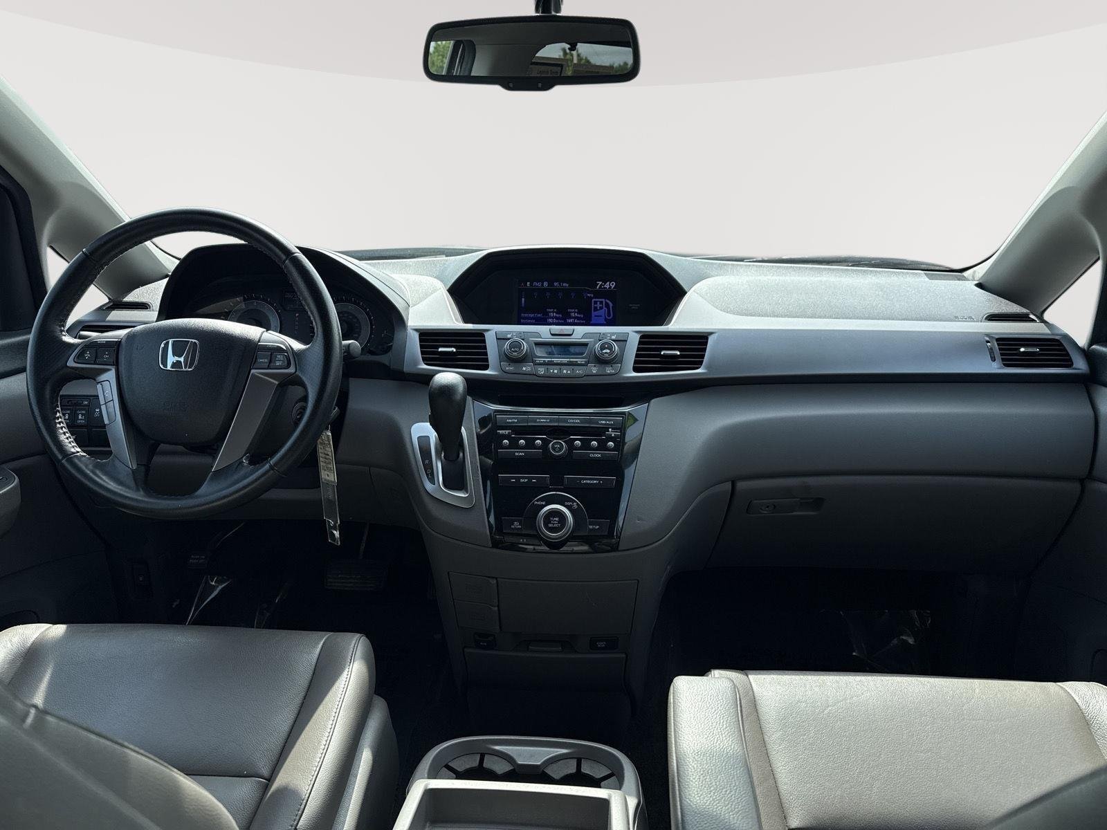 Used 2013 Alabaster Silver Metallic Honda EX-L image 28