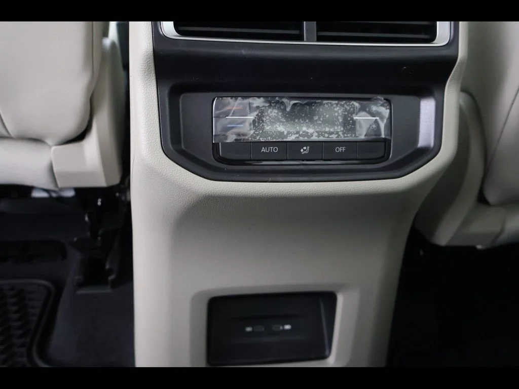 New 2026 White/off-white Volkswagen 2.0T SE image 11