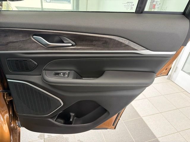 New 2026 Copper Shino Metallic Clear-Coat Exterior Paint Jeep Limited Reserve image 11