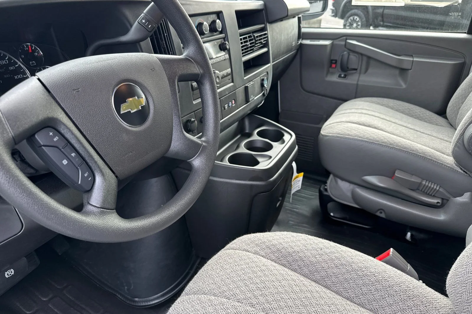 2025 Chevrolet Express Cargo Work Van - Photo 9