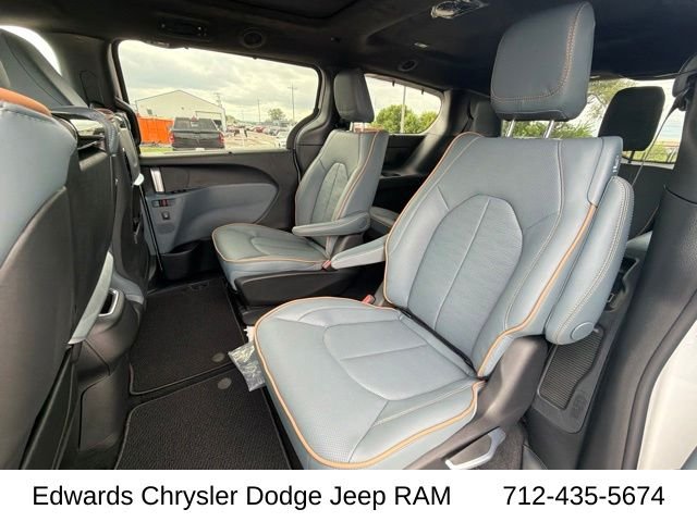 New 2027 Bright White Clear-Coat Exterior Paint Chrysler Pinnacle image 25