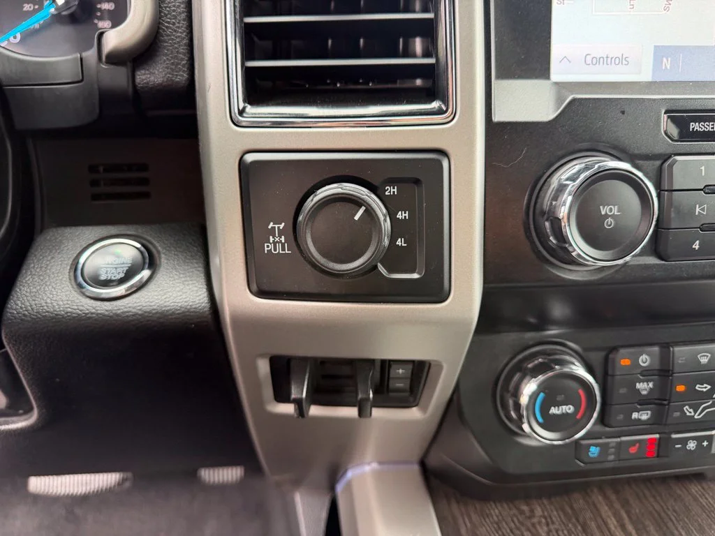 Used 2020 Agate Black Metallic Ford Lariat image 25