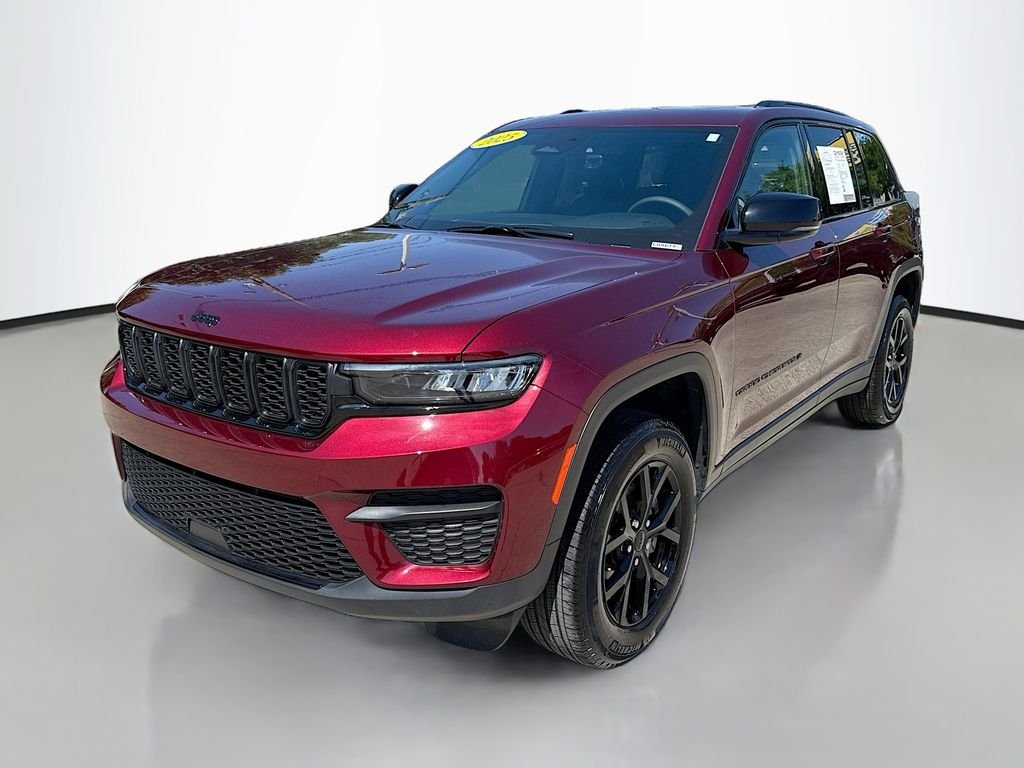 Certified Used 2025 Velvet Red Pearlcoat Jeep Altitude X image 4