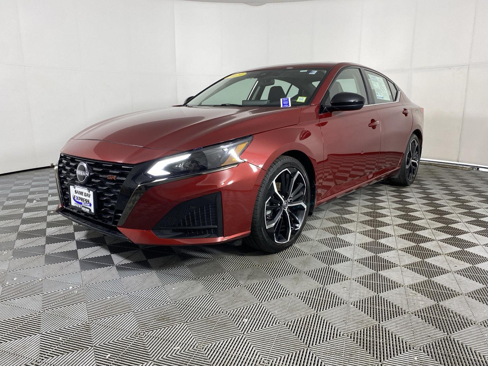Used 2023 Scarlet Ember Tintcoat Nissan 2.5 SR image 3