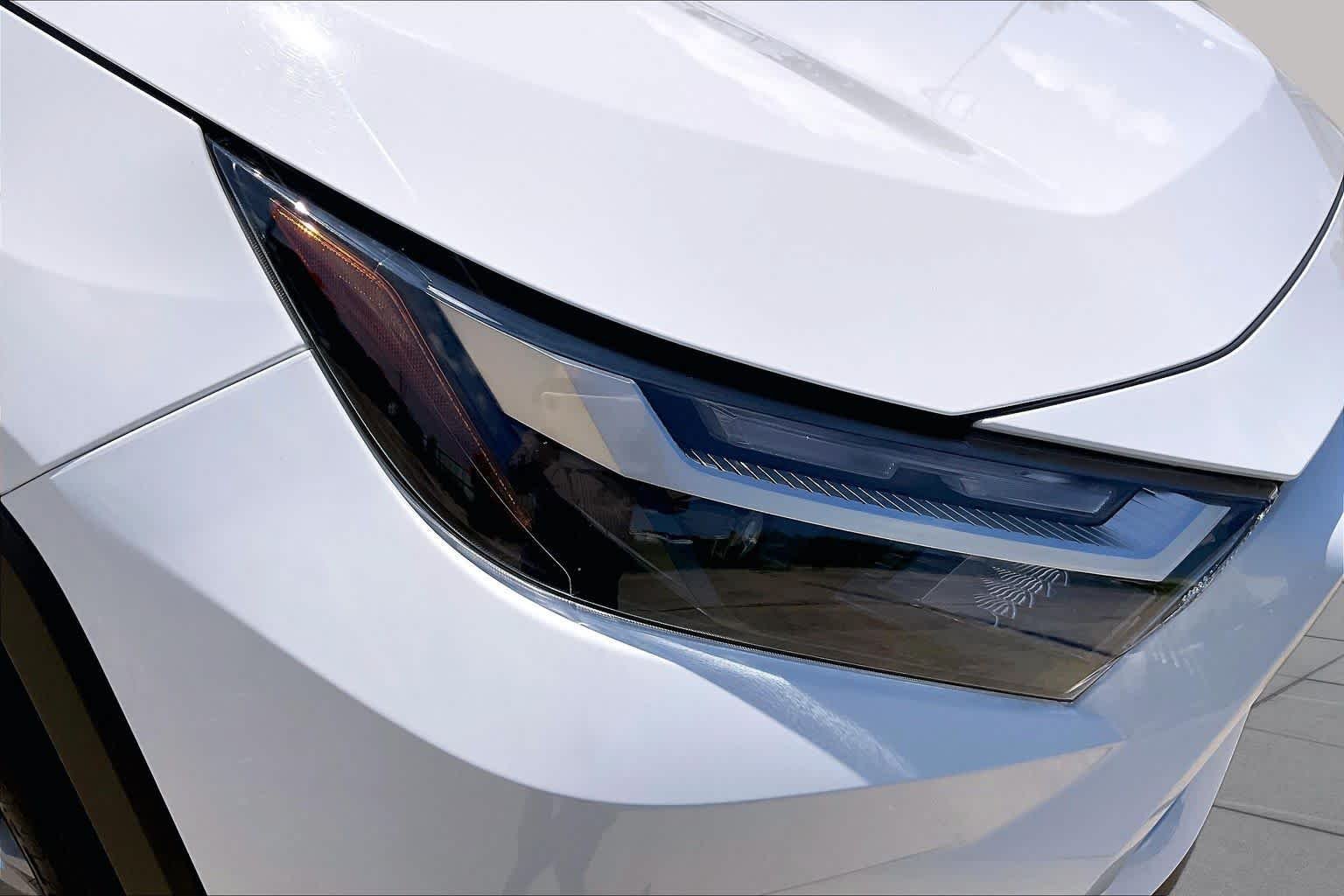 Used 2025 Ice Cap Toyota XLE image 28