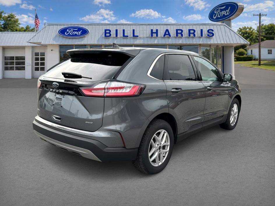 Used 2024 Gray Ford SEL image 5