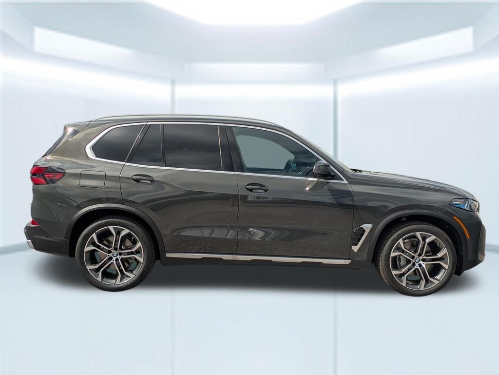 New 2026 Dravit Grey Metallic BMW xDrive40i image 6