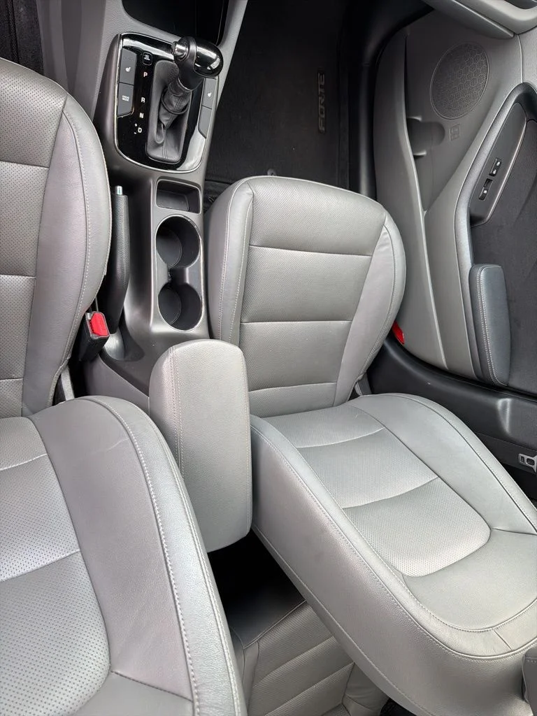Used 2017 Black Kia EX image 39