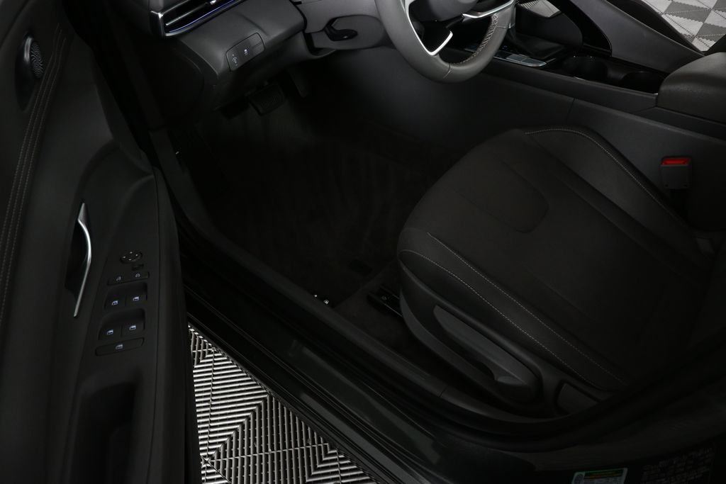 Used 2024 Gray Hyundai SEL image 7