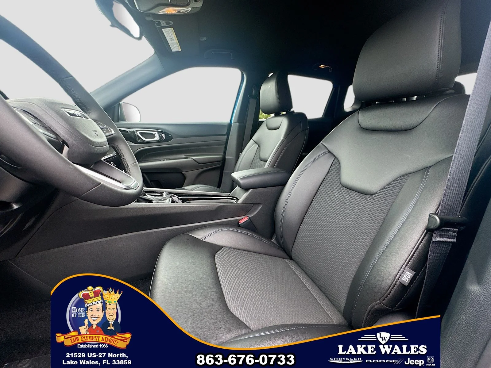 New 2026 Hydro Blue Pearl-Coat Exterior Paint Jeep Latitude image 19