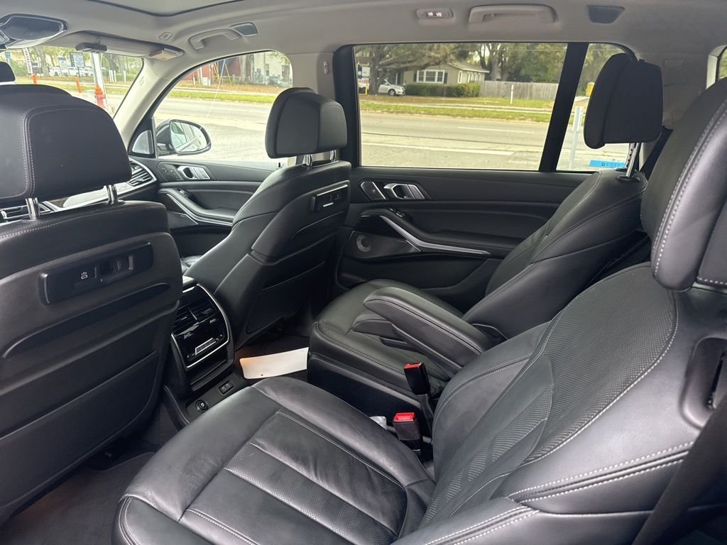 Used 2020 Green BMW xDrive40i image 13