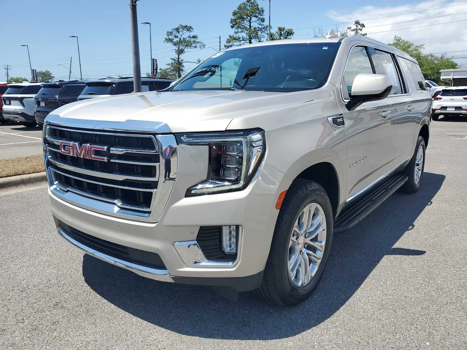 Used 2023 Pearl Beige Metallic GMC SLT image 1