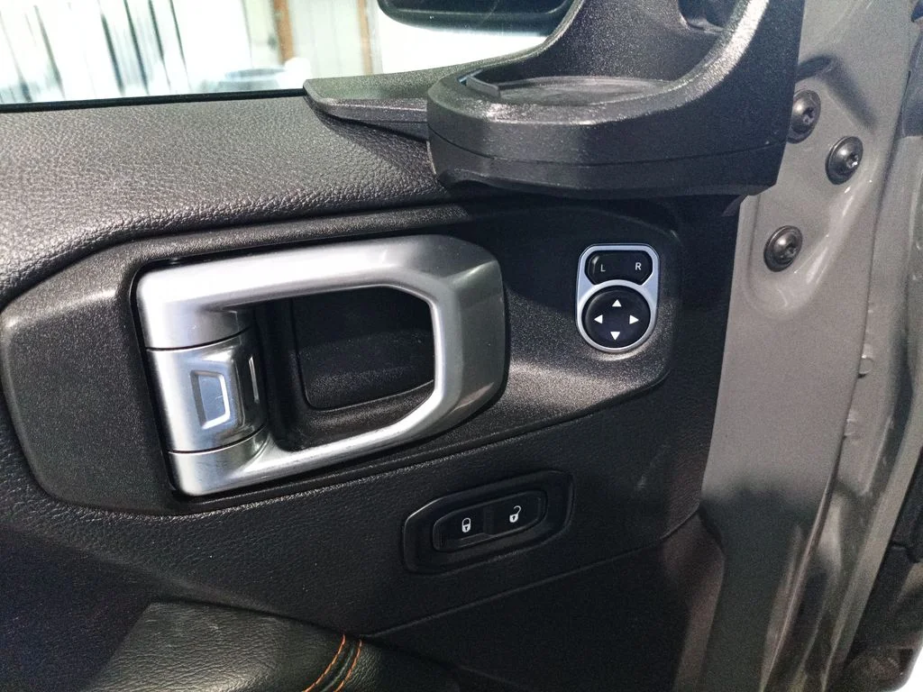 Used 2020 Gray Jeep Mojave image 11