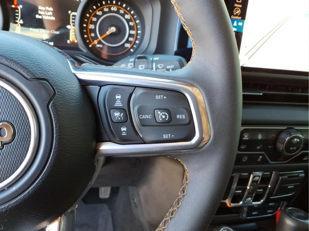 Used 2024 Silver Jeep Sahara image 25