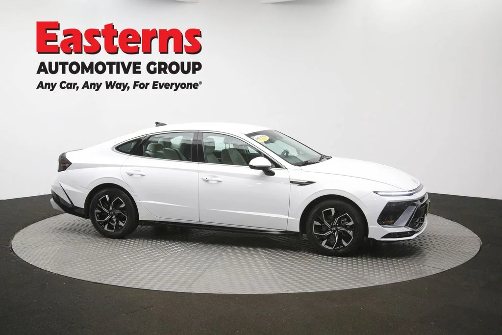 Used 2024 White Hyundai SEL image 46