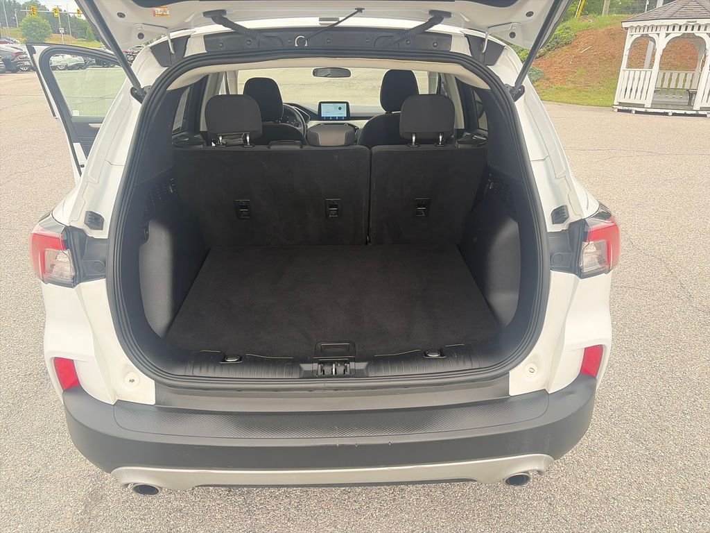 Used 2022 White Ford SE image 22