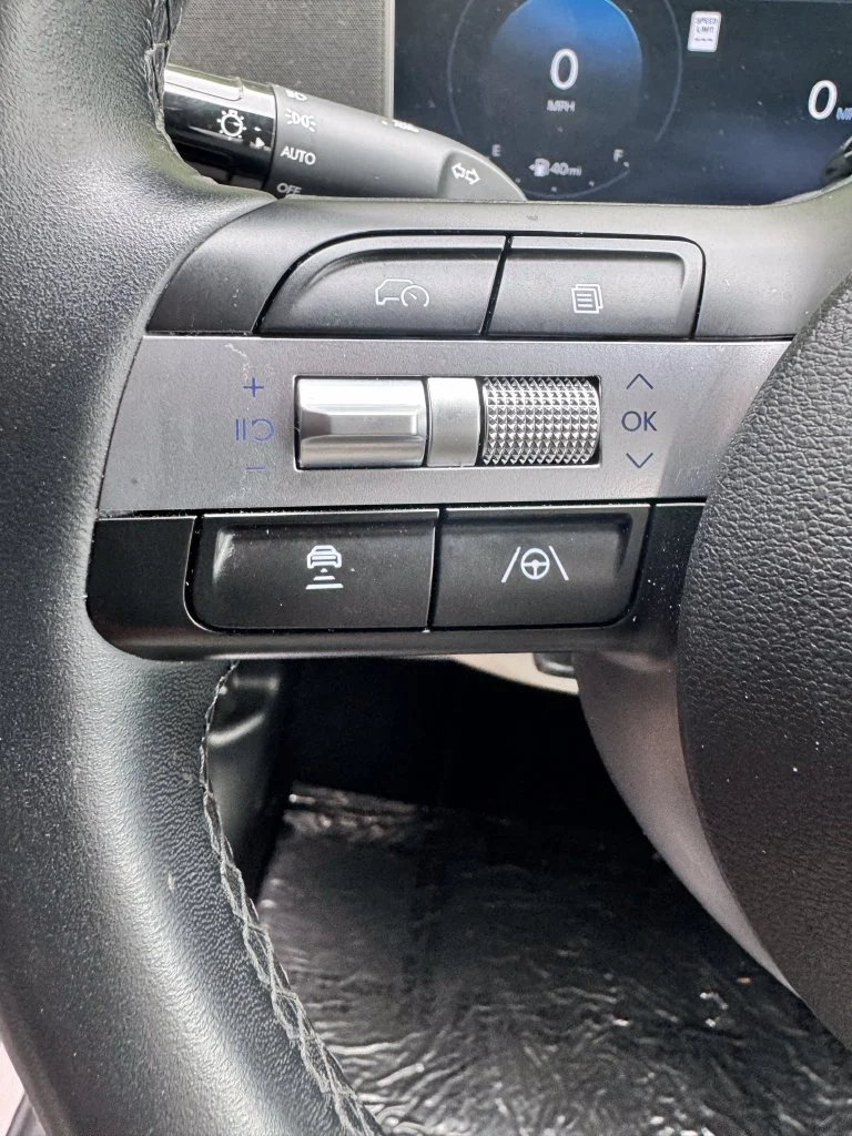 Used 2025 Black Hyundai SEL Convenience image 50