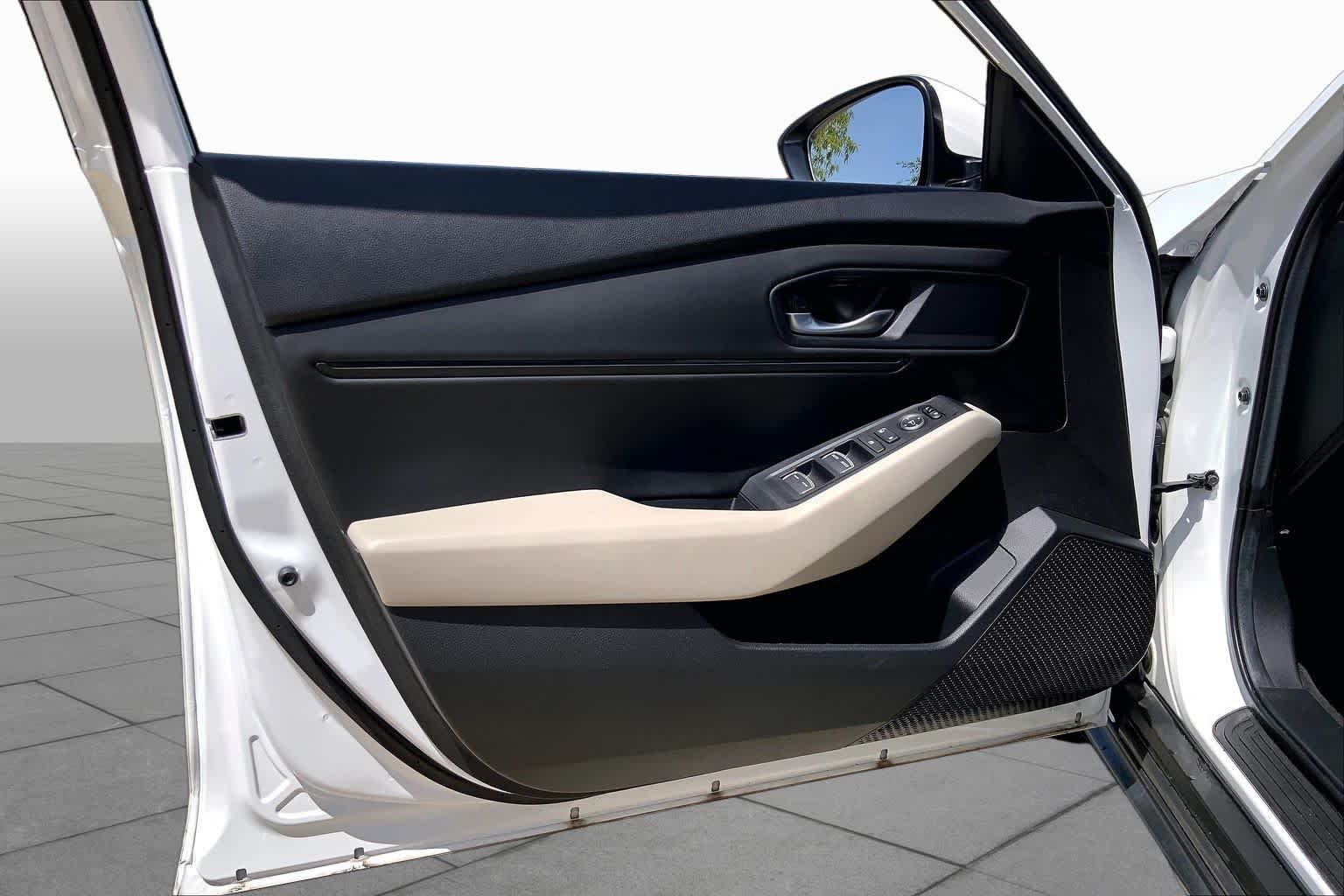 Used 2024 Platinum White Pearl Honda EX image 22