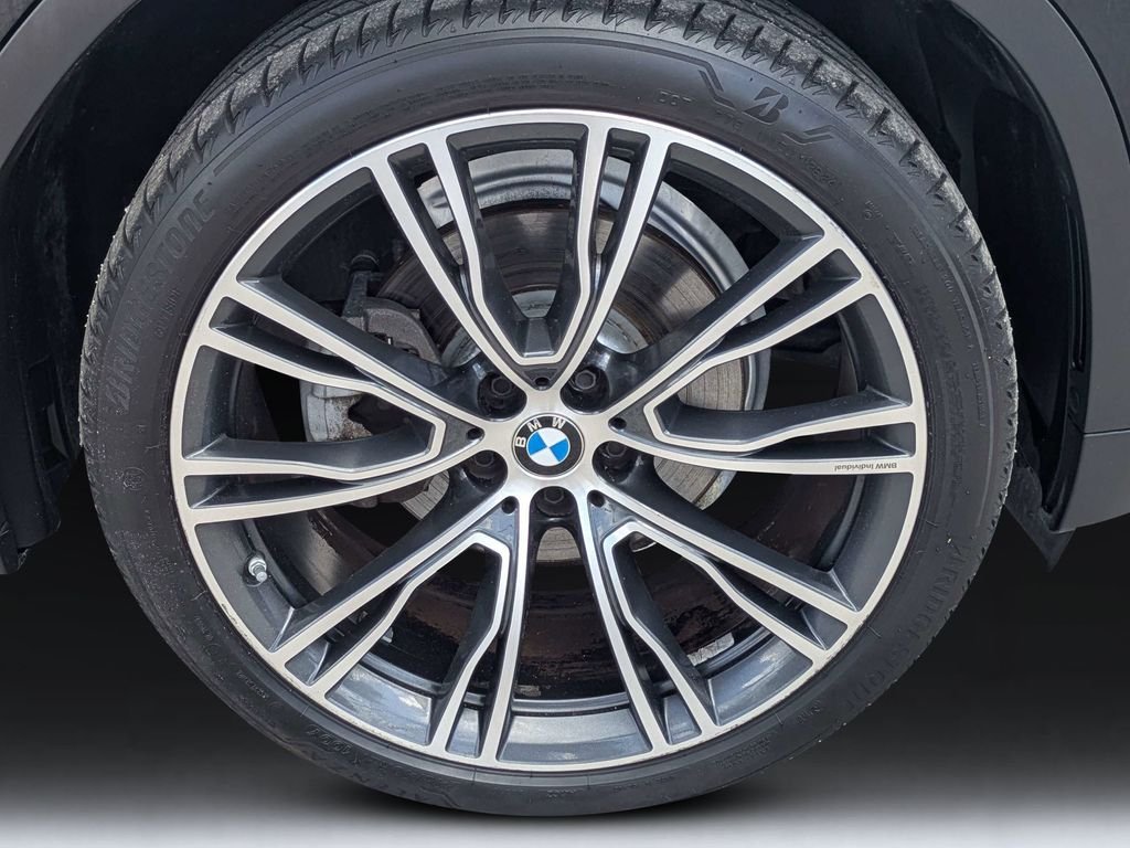 Used 2022 Black BMW sDrive30i image 11
