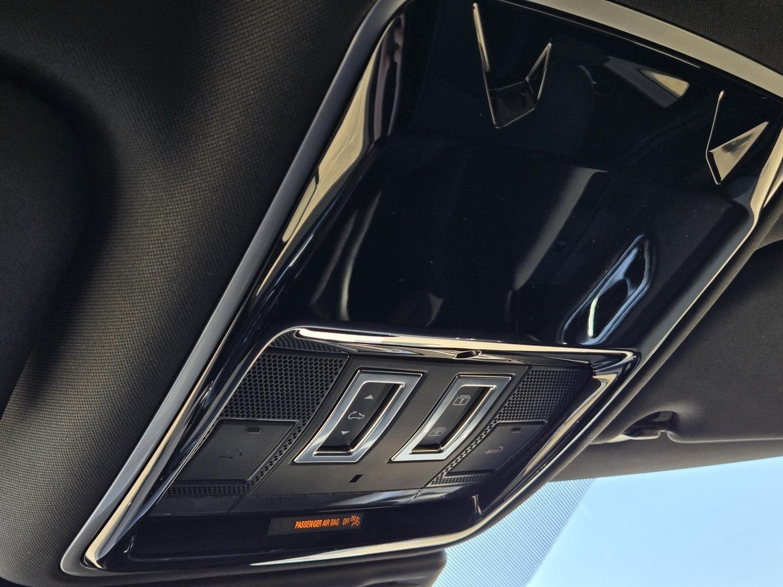 New 2025 Santorini Black Land Rover Dynamic SE image 25