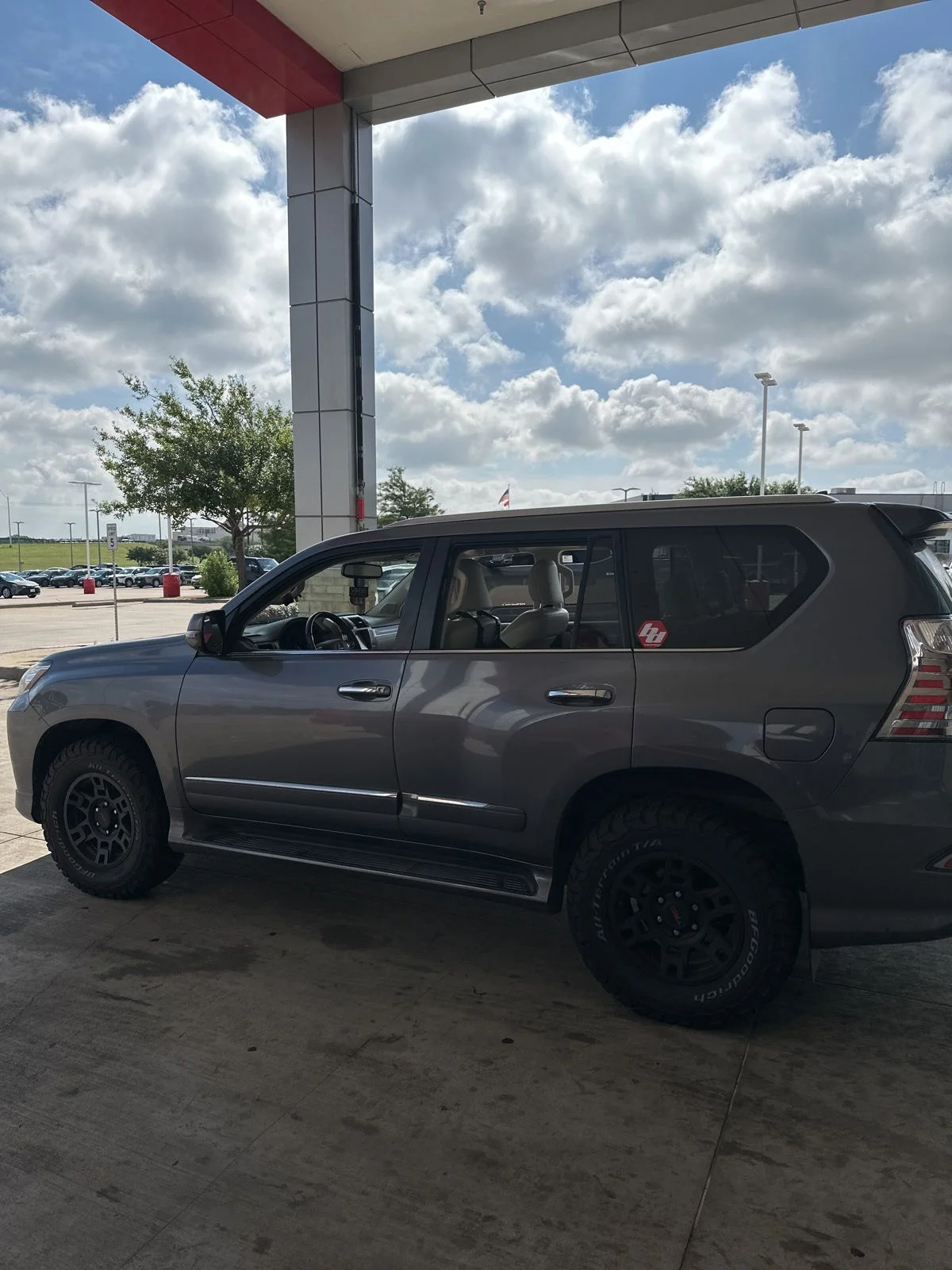 Used 2015 Gray Lexus 460 image 4