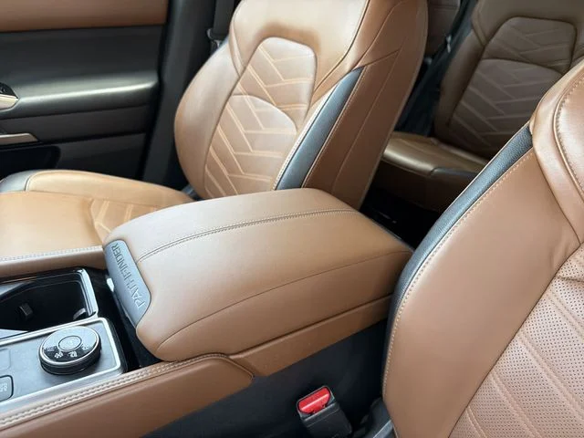 Used 2023 White Nissan Platinum image 21