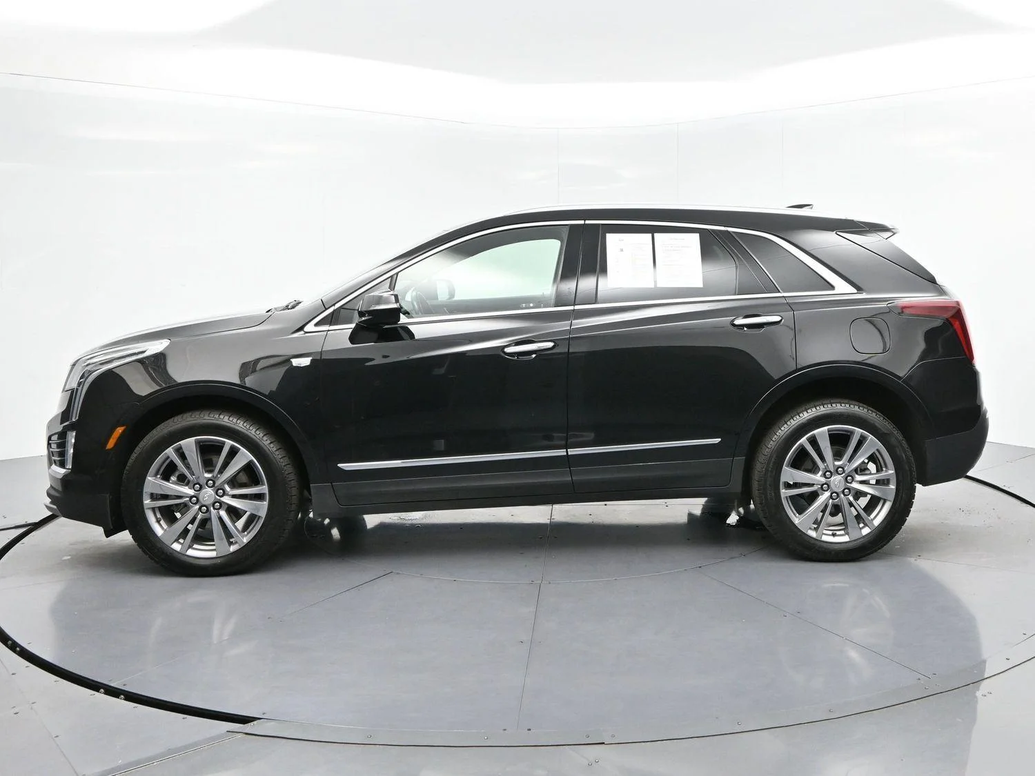 Used 2025 Stellar Black Metallic Cadillac Premium Luxury image 4