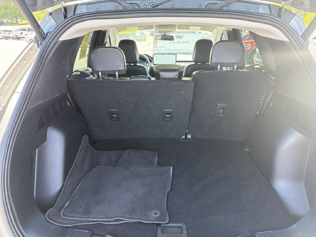 Used 2025  Ford Platinum image 29