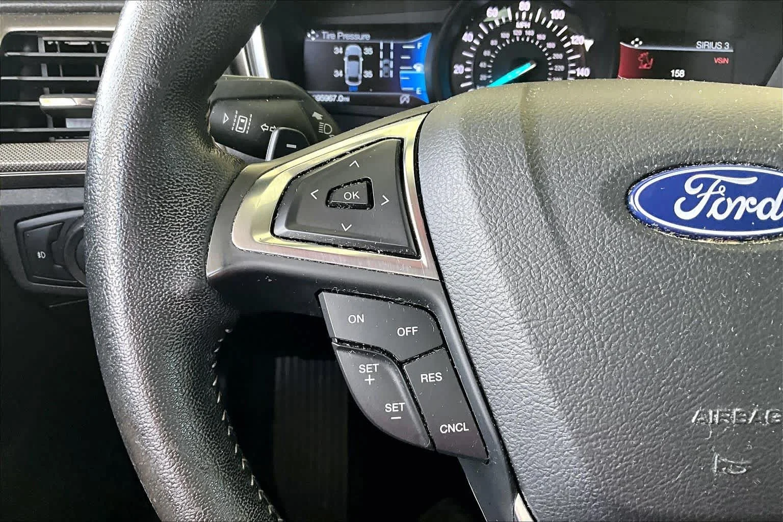 Used 2019 Magnetic Metallic Ford SE image 22
