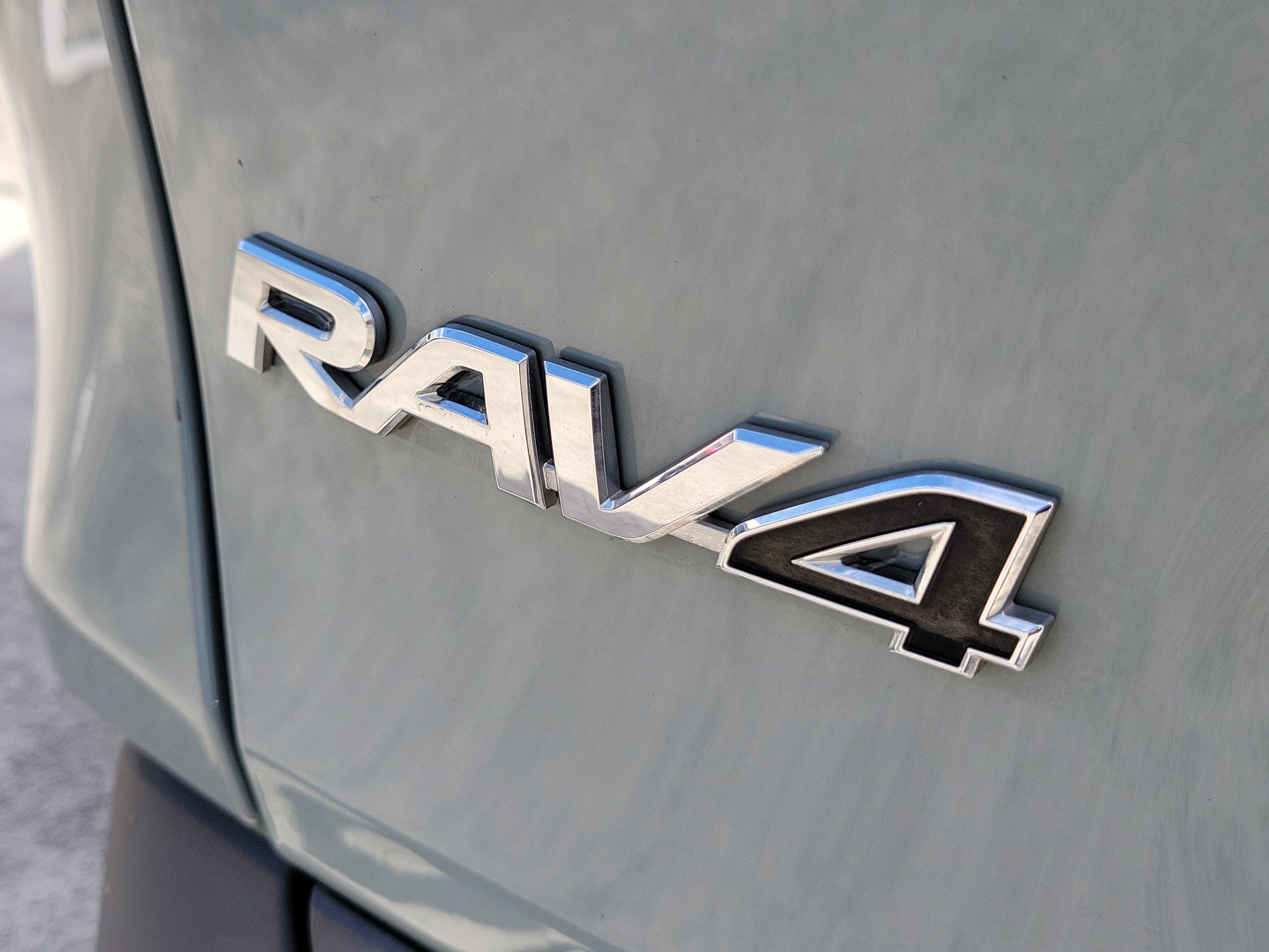 Used 2023 Lunar Toyota Hybrid XLE Premium image 10