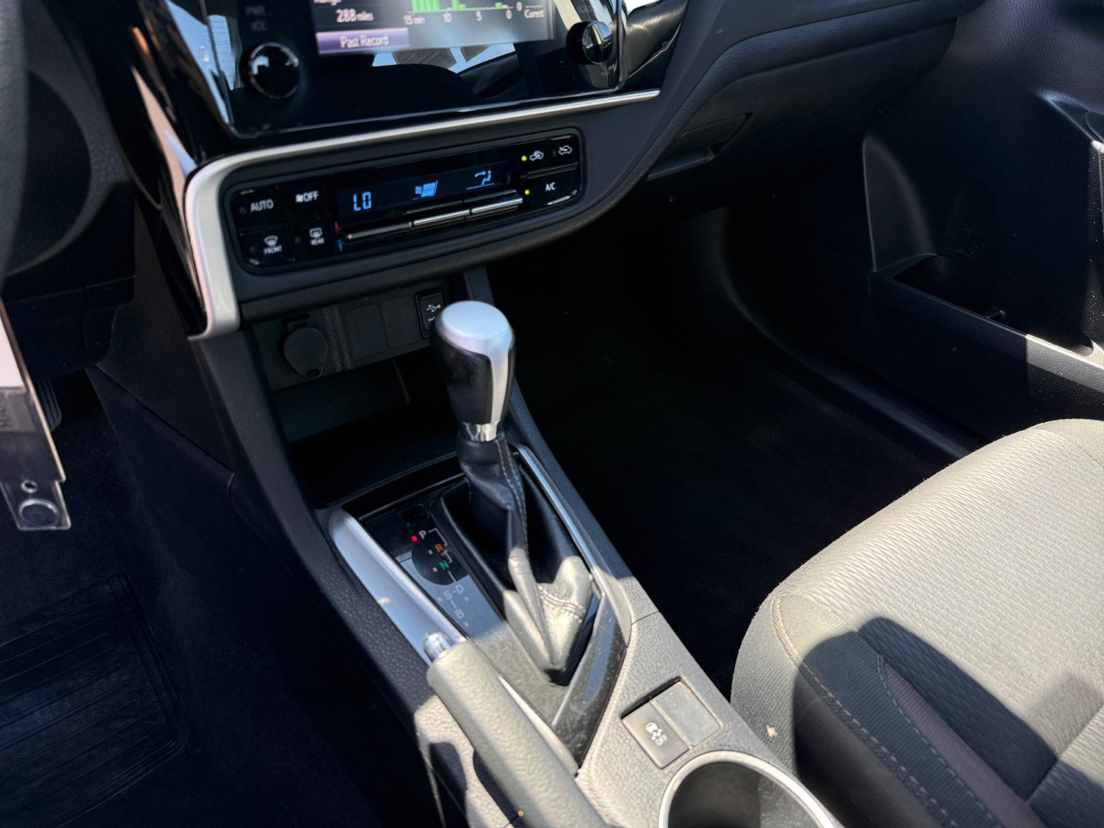 Used 2018 Classic Silver Metallic Toyota LE image 13