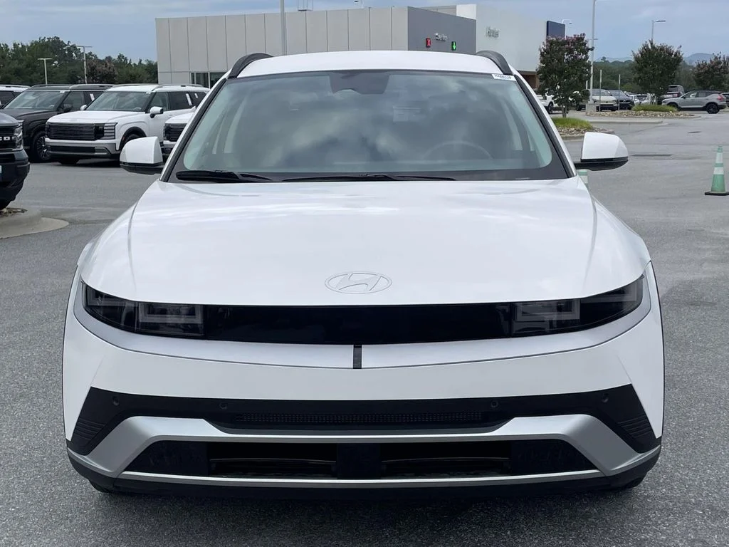 Used 2025 Atlas White Hyundai SEL image 24