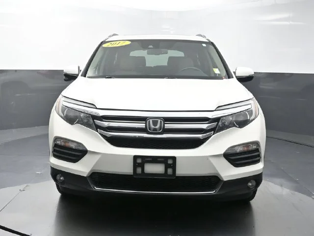 Used 2017 White Honda Touring image 2